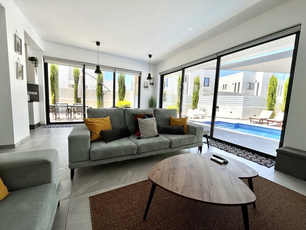 Villa | 3 bedrooms, soundproofing - 66 PER - Stay Villa Palm (Paralimni)