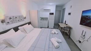 Room - 100 AN - Napa Living 22 (Ayia Napa)