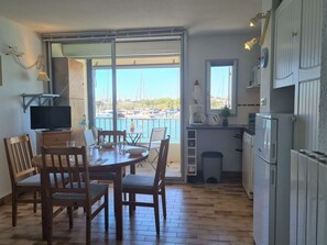Dining - T2 Apartment with cabin, sleeps 4, port view, parking, near beach (Cap d'Agde)