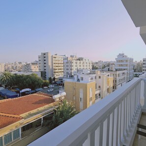1 bedroom - 104 NIC - 402 Stay Cosmo City Suite (Nicosia)