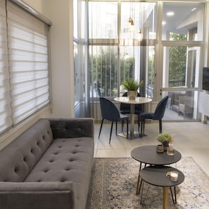 Studio - 96 Nic1 - Stay Glam Skin Studio (Nicosia)