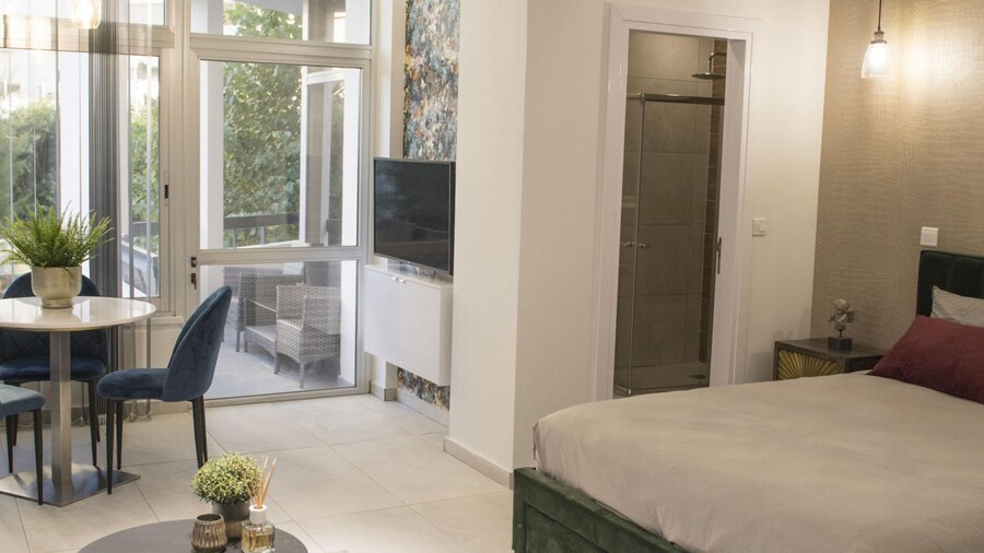 96 Nic1 - Stay Glam Skin Studio