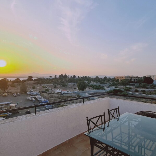 Apartment | 3 bedrooms - 69 LCA - Stay Sea and Salt Lake Panoramic View Apt (Larnaca)