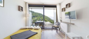 Bright Apartment for 4 Near Ski Slopes - Balcony and Ski Locker