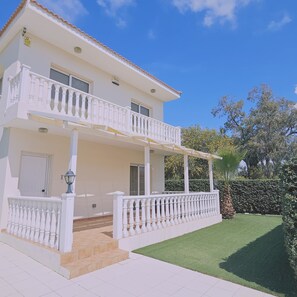 3 bedrooms, soundproofing - 123 AN - Stay Nissi House (Ayia Napa)