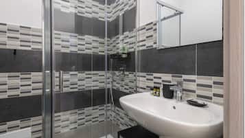 Doccia, asciugacapelli, bidet, asciugamani