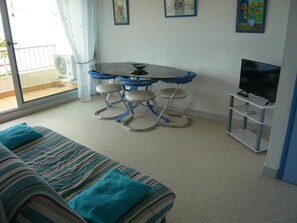 Dining - 2-Room Apartment + Cabin with Air Conditioning - Port Camargue (Port Camargue)