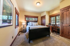 3 bedrooms, desk, iron/ironing board, free WiFi