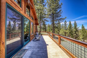 Terrace/patio - Compass By Tahoe Getaways Luxury 3BR - Access to HOA and Free Ski Shuttle! (Truckee)