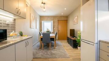 Fridge, microwave, oven, stovetop