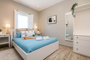 3 habitaciones, tabla de planchar con plancha, cuna de viaje y wifi 