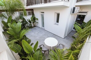 Outdoor dining - The Luxury Apartments of Colossus - Aphrodite (Rodos)