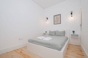 1 chambre, fer et planche à repasser, lit de bébé portatif, Wi-Fi