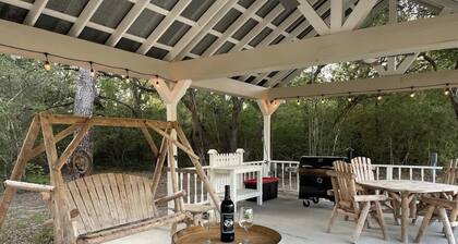 Cozy Cottage 1/2 Mile to RT + Fire Pit