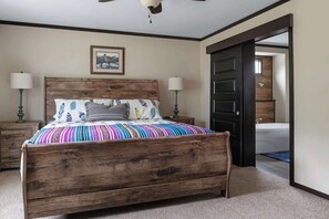 3 slaapkamers, een strijkplank/strijkijzer, wifi, beddengoed