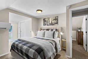 3 bedrooms, desk, iron/ironing board, free WiFi