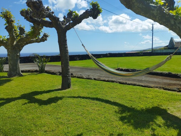 Property grounds - Casa das Vaquinhas, charming retreat located on the picturesque Terceira island (Altares)