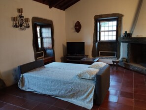 4 bedrooms, iron/ironing board, travel crib, free WiFi