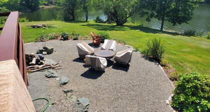 Great cabin on a tidal river, just minutes from Acadia National Park.