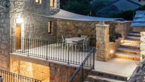 A stone building with a balcony and outdoor seating area. - Lovely home in Zmijavci with private swimming pool, can be inside or outside (Zmijavci)