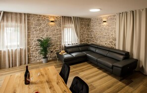 Smart TV, table football - Lovely home in Zmijavci with private swimming pool, can be inside or outside (Zmijavci)