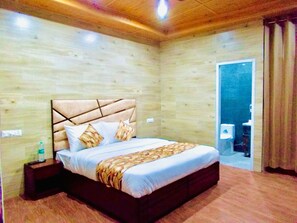 Luxury Cottage, Balcony, Hill View | 1 bedroom, desk, laptop workspace, free WiFi - Erica Hills Resort Kasauli (Solan)
