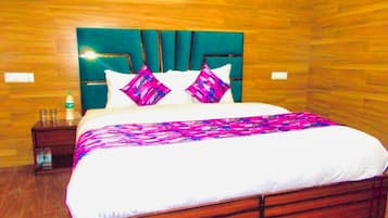 Luxury Cottage, Balcony, Hill View | 1 bedroom, desk, laptop workspace, free WiFi