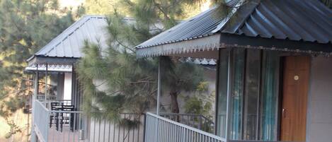 Luksusmökki, parveke, näköala mäelle | Terassi/patio