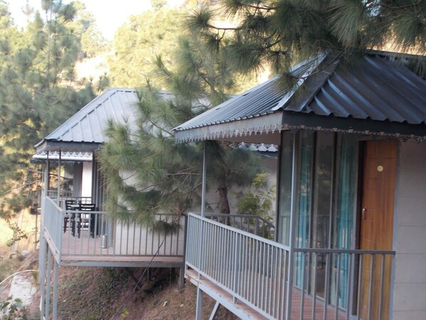Luxury Cottage, Balcony, Hill View | Terrace/patio - Erica Hills Resort Kasauli (Solan)
