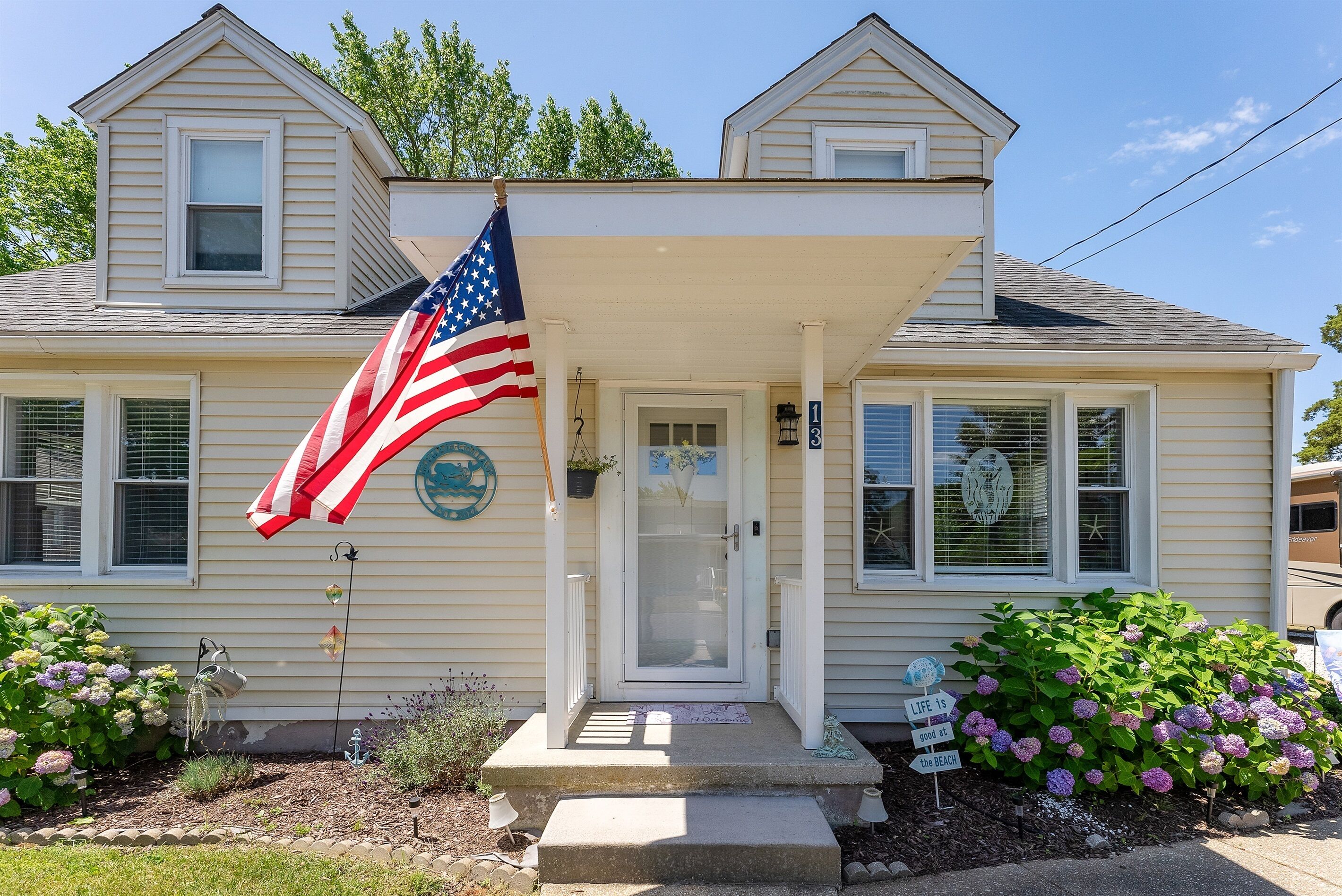 No Pets~Sparkling Clean~Linens~Short Walk To Bay!