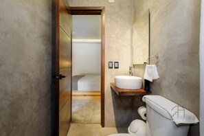 Shower, hair dryer - Beautiful Remodeled Studio In The Center La Punta (Brisas de Zicatela)