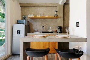 Fridge, microwave, coffee/tea maker, cookware/dishes/utensils - Beautiful Remodeled Studio In The Center La Punta (Brisas de Zicatela)