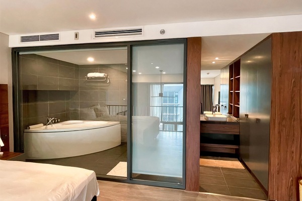Deluxe Apartment | 1 bedroom, free minibar items, in-room safe, blackout drapes