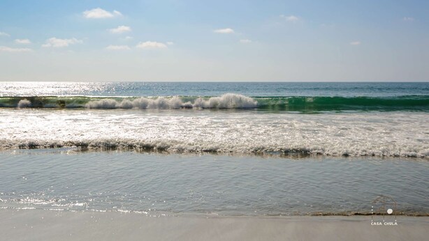 A beach with waves and a clear sky. - Unmatched Modern PH Loft in the Center of la Punta (Brisas de Zicatela)