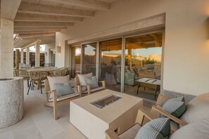 屋外ダイニングエリア