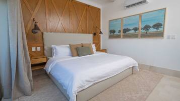 4 bedrooms, desk, WiFi