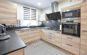 Fridge, oven, stovetop, dishwasher