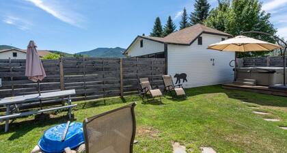 Mountain views Hiking by Day & Hot tub by night #2