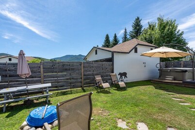 Mountain views Hiking by Day & Hot tub by night #2