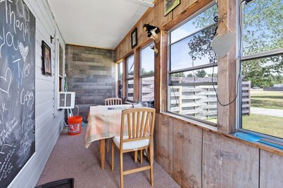 Heart of the White Mountains Cottage w Hot Tub! #3