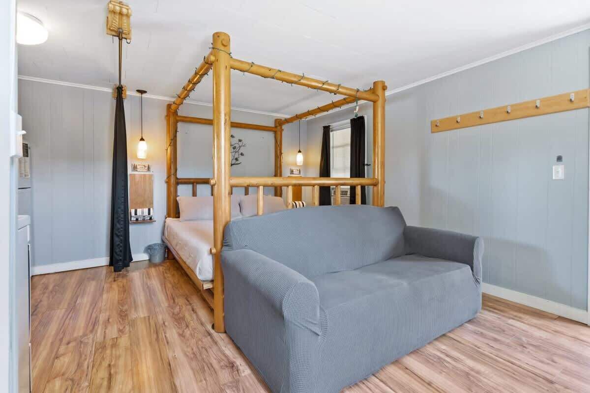 1 habitación, escritorio, tabla de planchar con plancha y wifi 