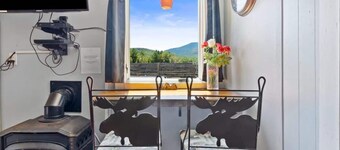 Heart of the White Mountains Cottage w Hot Tub! #3