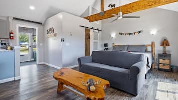 1 habitación, tabla de planchar con plancha, wifi y ropa de cama