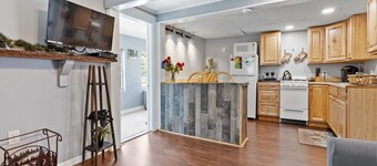 Peaceful Cabin Getaway Hot Tub & Mountain Views #5