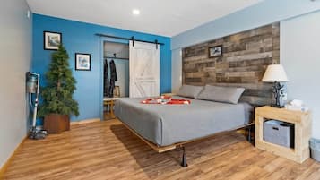 1 bedroom, desk, iron/ironing board, WiFi