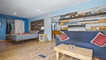 1 bedroom, desk, iron/ironing board, WiFi
