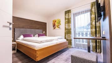 Comfort Studio, Balcony | 1 bedroom, in-room safe, desk, blackout drapes