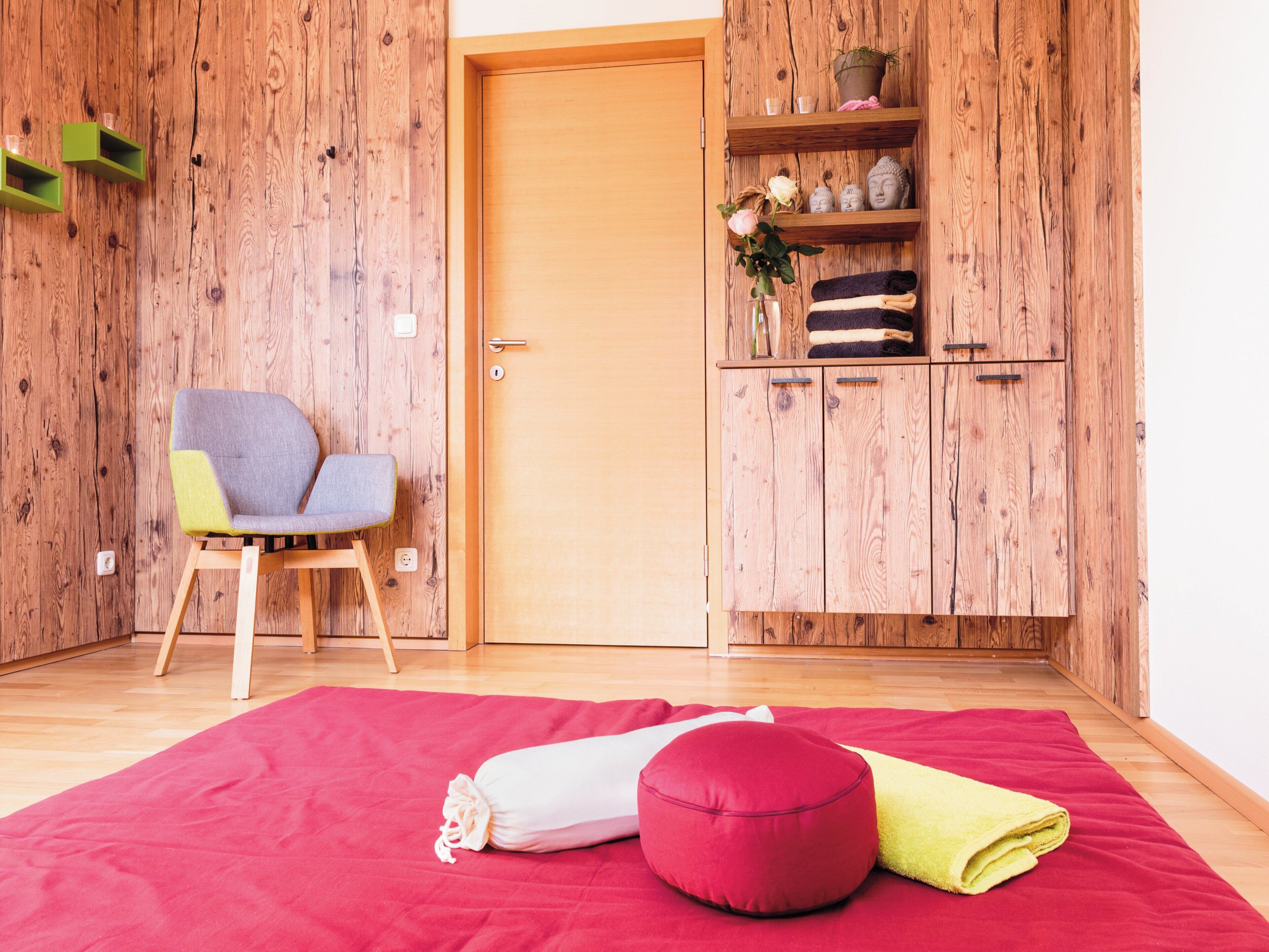 Body treatments, hydrotherapy, deep-tissue massages, sports massages