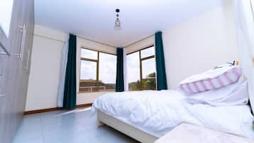 Apartament Deluxe, balcó, vistes a la ciutat | 3 dormitoris, decoració individual i mobiliari individual