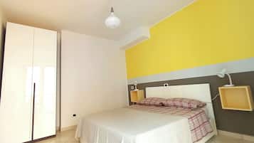 1 chambre, bureau, draps fournis